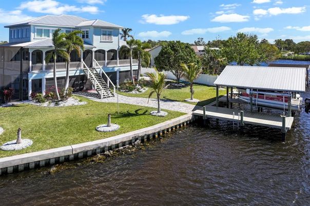 Exterior, Lake