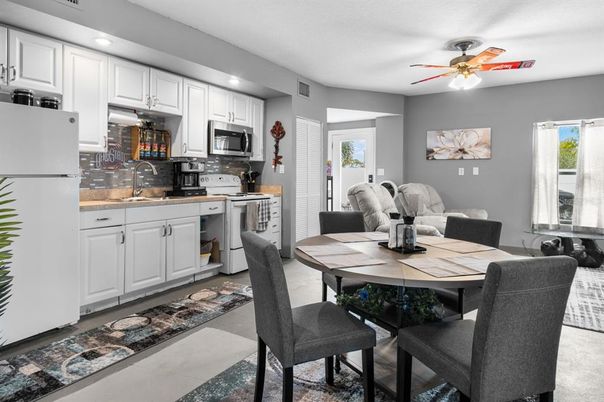 Dining room, Interior, Kitchen, Recessed Lighting