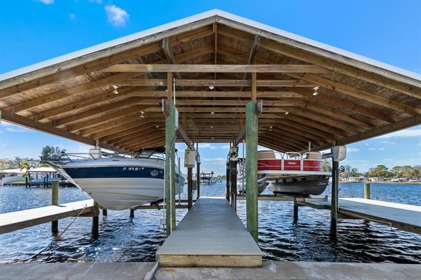 Exterior, Lake
