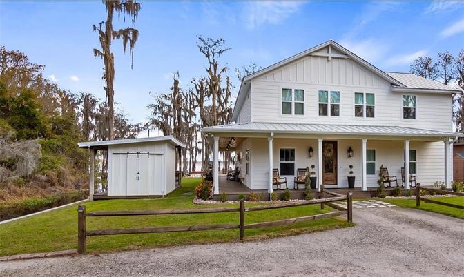 Exterior, Facade, Farmhouse