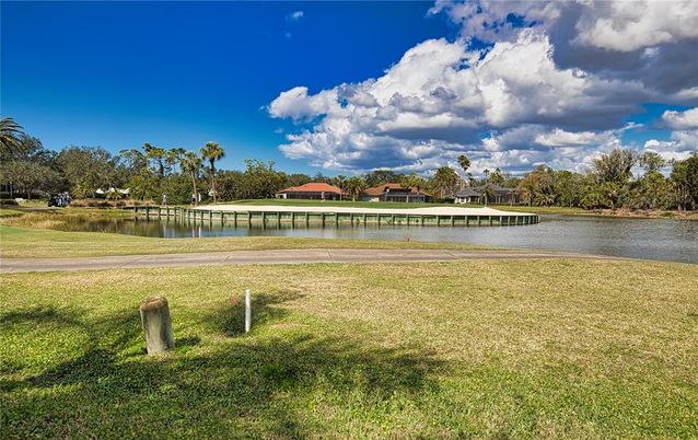 Exterior, Lake