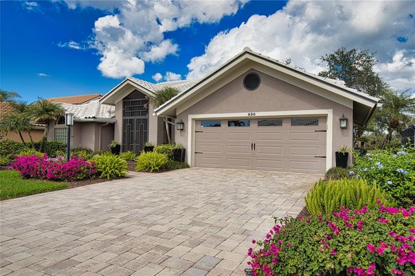 Attached, Exterior, Facade, Mediterranean