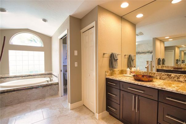 Bathroom, Dual Sink Vanities, Interior, Recessed Lighting