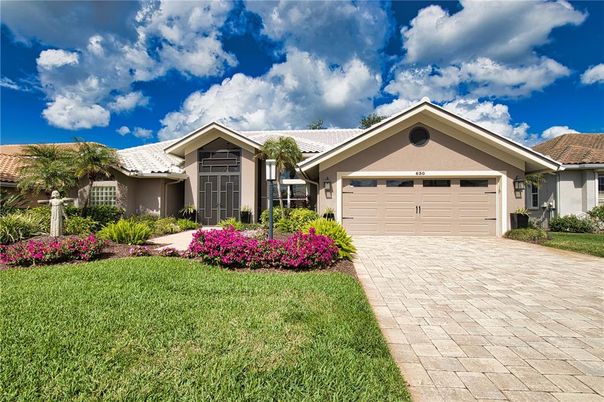 Attached, Exterior, Facade, Ranch
