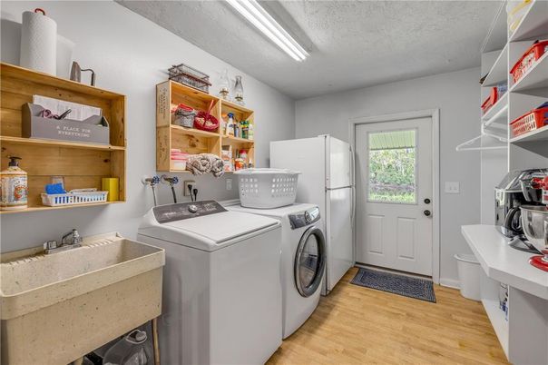 Interior, Washer, Wood Texture Flooring