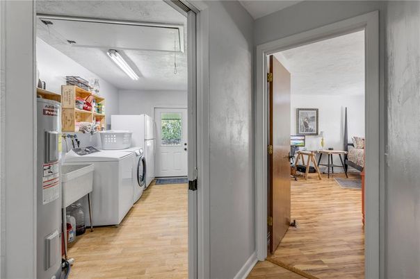 Interior, Washer, Wood Texture Flooring