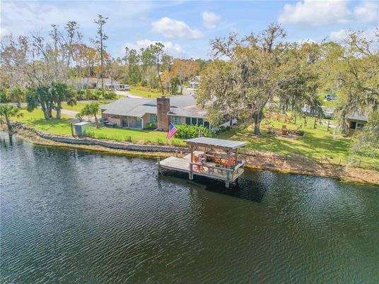 Exterior, Lake