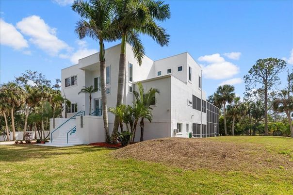 Backyard, Exterior, Facade, Modern