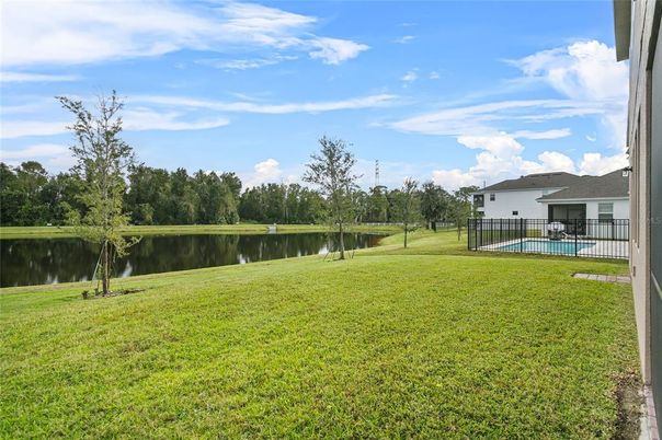 Exterior, Lake