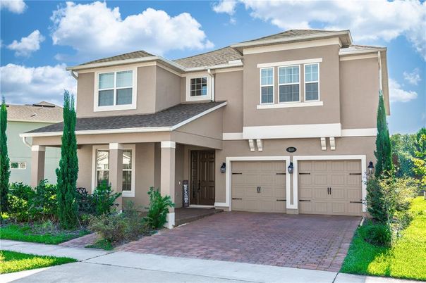 Attached, Exterior, Facade, Mediterranean