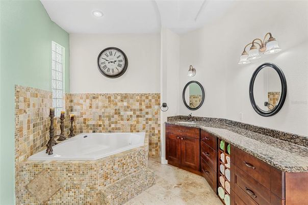 Bathroom, Dual Sink Vanities, Interior, Recessed Lighting