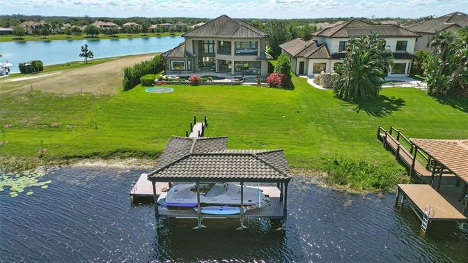 Exterior, Lake