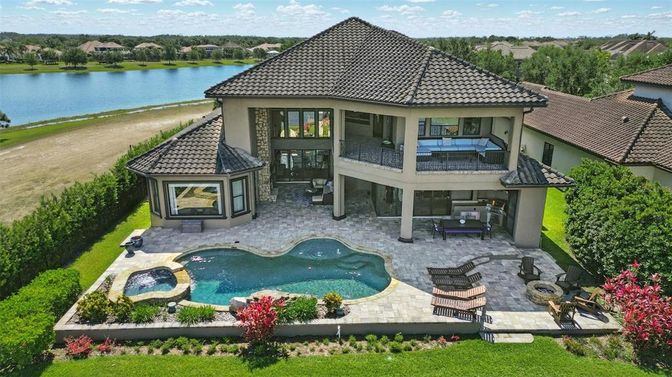 Exterior, Pool, Water