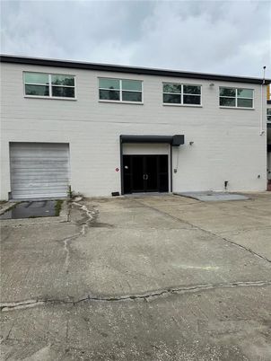 Attached, Exterior, Facade, Rowhouse