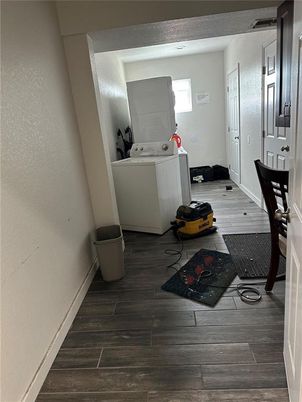 Interior, Washer, Wood Texture Flooring