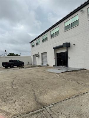 Attached, Exterior, Facade, Rowhouse
