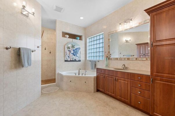 Bathroom, Dual Sink Vanities, Interior, Recessed Lighting