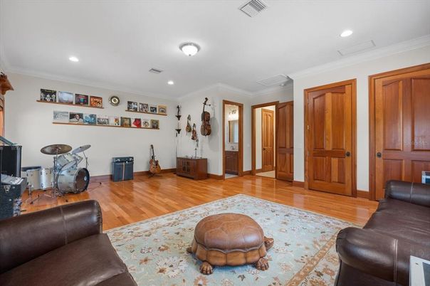 Interior, Recessed Lighting, Wood Texture Flooring