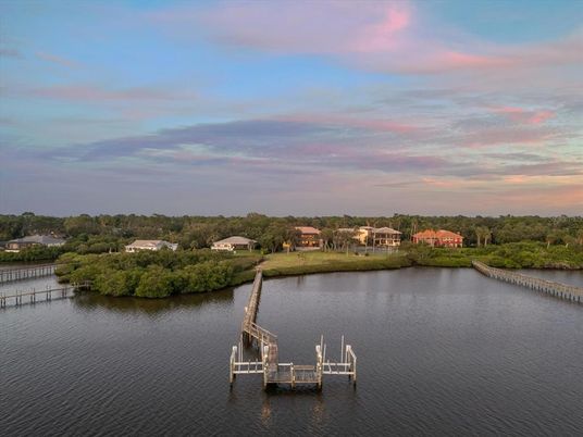 Exterior, Lake