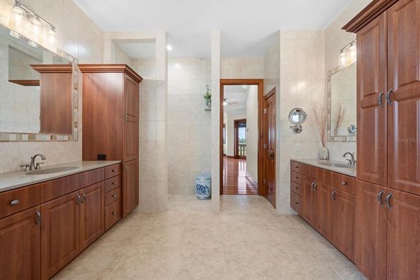 Bathroom, Interior, Recessed Lighting