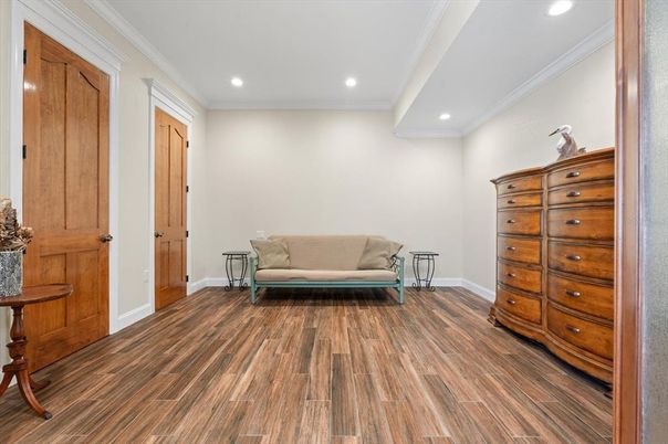 Interior, Recessed Lighting, Wood Texture Flooring
