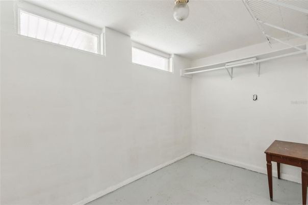 Empty room, Interior, Walk-in Closets