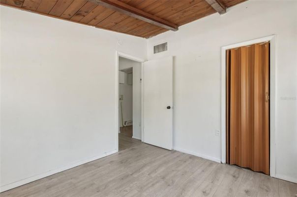 Empty room, Interior, Wooden Beams, Wooden Ceilings, Wood Texture Flooring