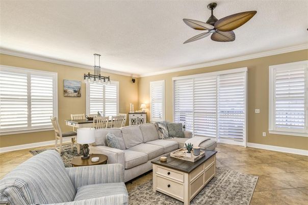 Dining room, Interior, Living room, Pendant Lights