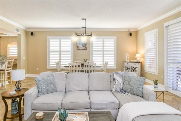 Dining room, Interior, Living room, Pendant Lights
