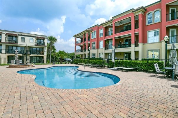 Exterior, Facade, Pool, Rowhouse