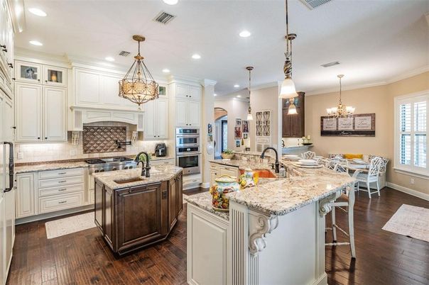 Chandelier, Dining room, Interior, Kitchen, Pendant Lights, Recessed Lighting, Stainless Steel Appliances, Wood Texture Flooring