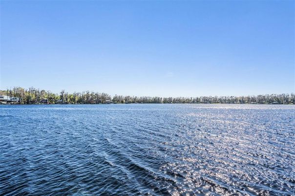 Exterior, Lake
