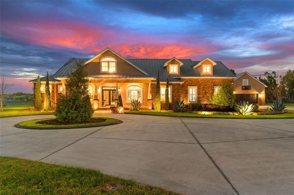 Exterior, Facade, Brick Facade, Farmhouse