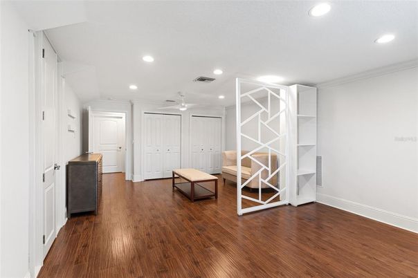 Interior, Recessed Lighting, Wood Texture Flooring