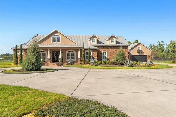 Exterior, Facade, Brick Facade, Farmhouse