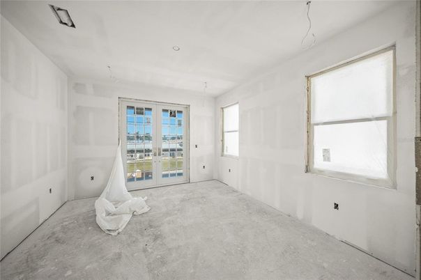 Empty room, Interior