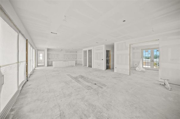 Empty room, Interior