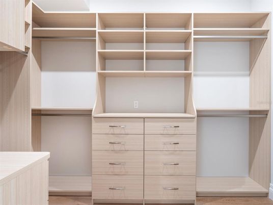 Interior, Walk-in Closets, Wood Texture Flooring