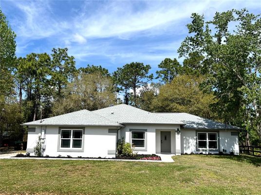 Backyard, Exterior, Facade, Ranch