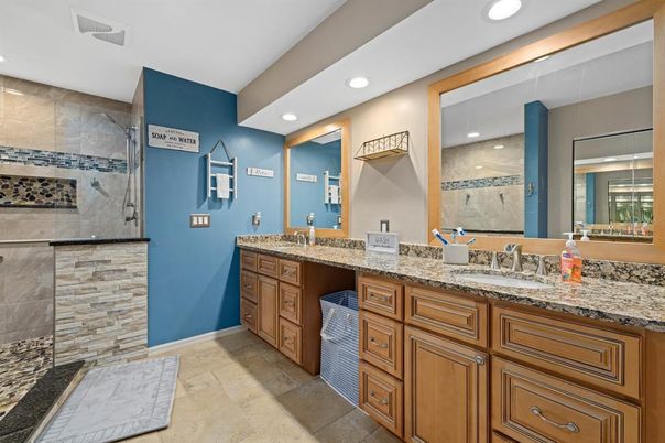 Bathroom, Dual Sink Vanities, Interior, Recessed Lighting
