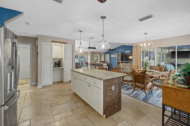 Chandelier, Dining room, Interior, Kitchen, Pendant Lights, Stainless Steel Appliances