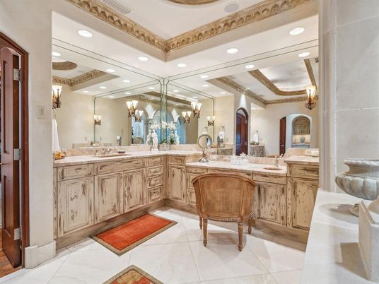 Bathroom, Dual Sink Vanities, Interior, Recessed Lighting