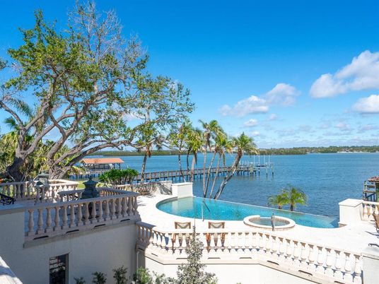 Exterior, Lake, Pool, Water