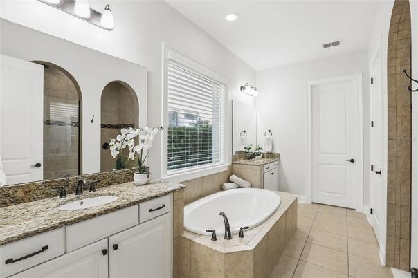 Bathroom, Dual Sink Vanities, Interior, Recessed Lighting