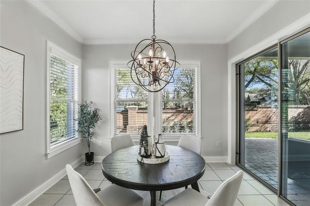 Chandelier, Dining room, Interior, Pendant Lights