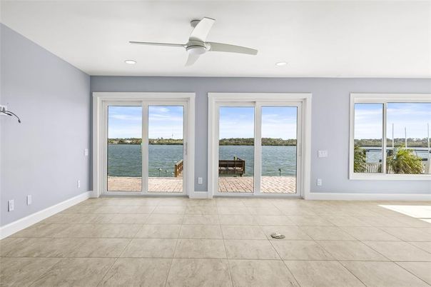 Empty room, Interior, Recessed Lighting, Water