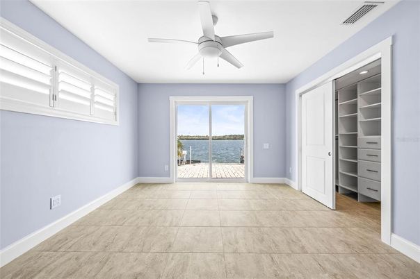 Empty room, Interior, Water