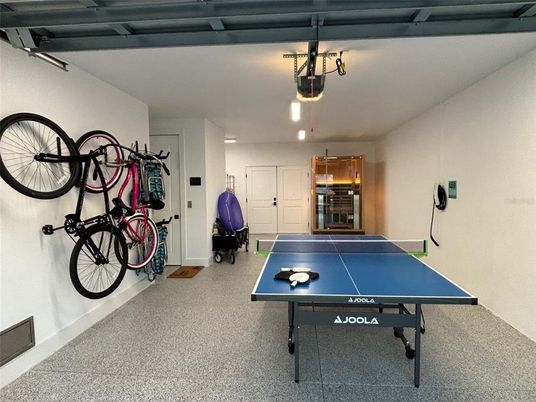 Game Room, Interior