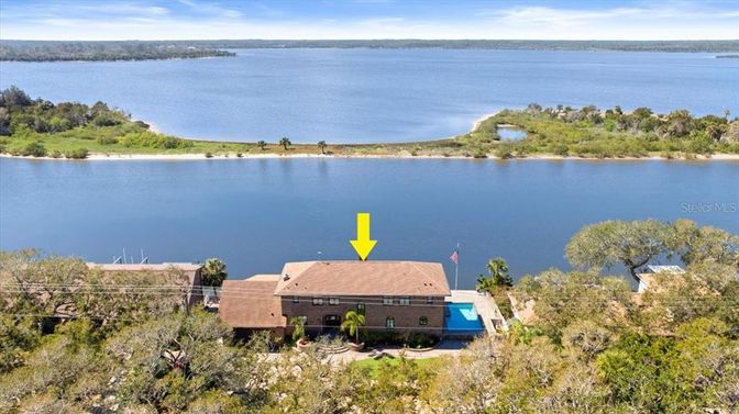 Exterior, Lake
