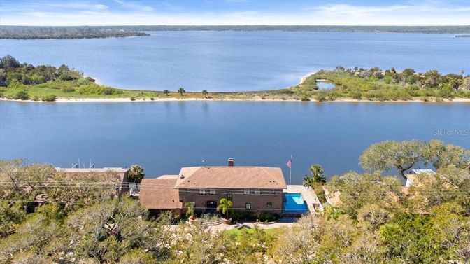 Exterior, Lake